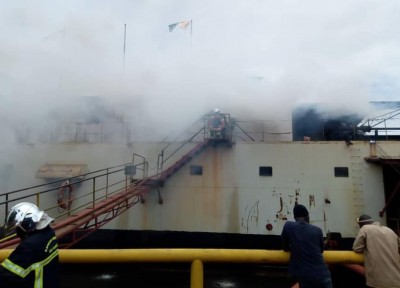 Côte d'Ivoire : Yopougon, un bateau à usage de scierie prend feu, plus de peur que de mal
