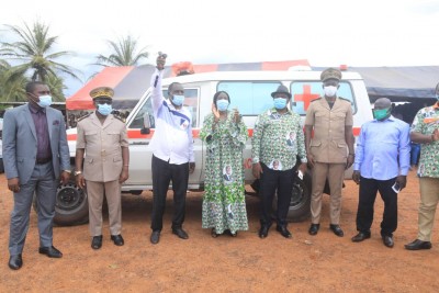 Côte d'Ivoire :    Moronou, Kandia fait don d'une ambulance médicalisée à Anoumaba et réhabilite l'école primaire de la ville