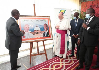 Côte d'Ivoire - Vatican :   Un timbre à l'effigie de Ouattara et le pape François pour la célébration des 50ème anniversaire des relations diplomatiques entre les deux pays
