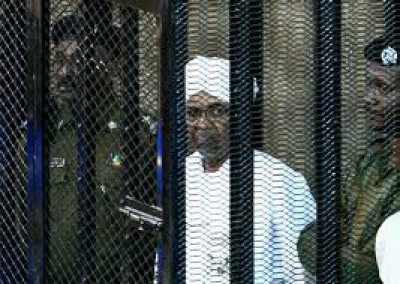 Soudan: Jugé pour «coup d'Etat»,le procès d'Omar El Béchir à nouveau reporté