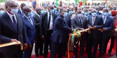 Côte d'Ivoire : Yamoussoukro, après avoir fixé le prix bord champ du cacao, Ouattara inaugure une usine-école de noix de cajou