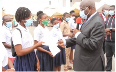 Côte d'Ivoire : Cérémonie de remise officielle de bons de prise en charge scolaire à Yopougon,  le Maire : « La politique, c'est apporter un mieux-être aux populations »