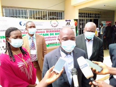 Côte d'Ivoire : Bouaké, pour soigner des patients testés positifs au Covid-19, Lazare Poamé, président de l'UAO: « La chaire a permis de trouver des produits efficaces...»