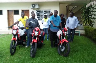 Côte d'Ivoire : Yamoussoukro, appui du Gouvernement à la filière hévéa, les secteurs hévéicoles dotés de motos et de deux pick-up