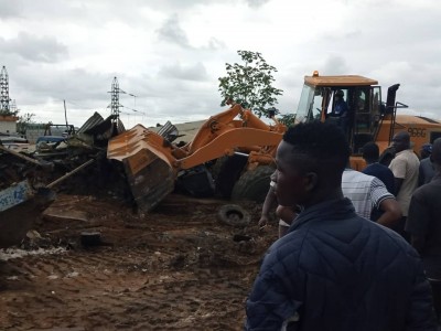Côte d'Ivoire : Elargissement de la voie de sortie Est d'Abidjan, des installations anarchiques détruites à N'Dotré