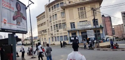 Côte d'Ivoire : Attente enthousiaste devant les bureaux de vote