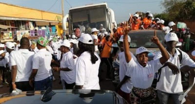 Côte d'Ivoire : Avant son annonce, les supporters du RHDP fêtent déja la victoire d'Alassane Ouattara, ambiance bon enfant à Abidjan