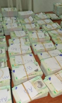 Côte d'Ivoire : Yopougon, des CNI attendent leurs propriétaires à la mairie centrale