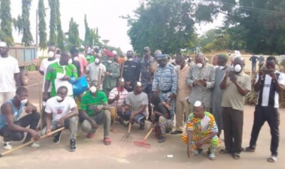 Côte d'Ivoire : M'batto, après les affrontements sanglants, place au ménage dans les rues, protagonistes et policiers, côte à côtes