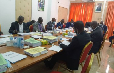 Côte d'Ivoire : Enseignement Supérieur, des bourses vont être attribuées aux étudiants des Universités et grandes écoles publiques ainsi que des grandes écoles privées