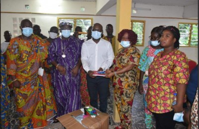 Côte d'Ivoire : Après avoir détruit le matériel électoral, les populations d'Ebrah présentent leurs excuses au chef de l'Etat