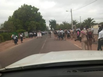 Côte d'Ivoire : Syndrome des congés anticipés, à Zuénoula et Grand-Bassam des élèves dans la rue