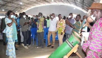 Côte d'Ivoire : Epargnée de poursuites, Simone Gbagbo: « Je suis entrain de repeindre les murs de ma maison pour recevoir Gbagbo »