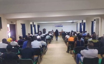 Côte d'Ivoire : Cocody, au lendemain du scrutin présidentiel, plus d'une centaine de jeunes échangent sur la question du dialogue politique