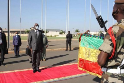Mali : A Abidjan,le Président de transition Bah Ndaw dément les rumeurs sur sa démission