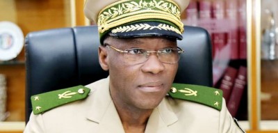 Côte d'Ivoire :   Douanes, port illégal de galons, des mesures disciplinaires prévues