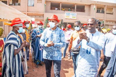 Côte d'Ivoire : En marge de la cérémonie d'hommage à Gon, à Kouto, le Ministre Bruno Koné aux côtés des enfants