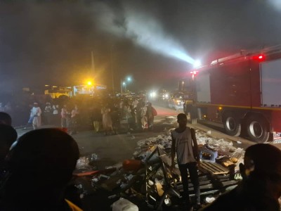 Côte d'Ivoire :    Adjamé, un incendie ravage des magasins en caisses métalliques non loin du siège de la Centrale Dignité, de nombreux dégâts matériels enregistrés et des millions de FCFA de pertes