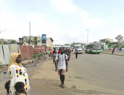 Côte d'Ivoire : Abobo -Adjamé, grève de transporteurs, plusieurs riverains rejoignent à pieds leurs lieux de travail