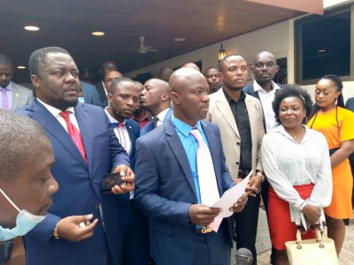 Côte d'Ivoire :  Des jeunes leaders des partis politiques réunis autour d'une table ronde pour discuter et trouver des solutions post-crise