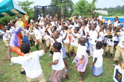 Côte d'Ivoire : Communiqué de La Fondation Orange Côte d'Ivoire relatif à l'illumination des fêtes de Noël de milliers d'enfants