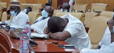 Ghana : Parlement, réplique des députés NPP pour occuper les sièges de la majorité