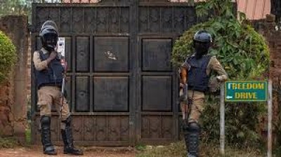 Ouganda : Le domicile de Bobi Wine encerclé par des soldats, il en appelle à la communauté internationale