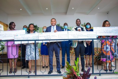 Côte d'Ivoire :   FONSTI, 5 chercheurs reçoivent la somme de 113 995 000 millions de FCFA pour la réalisation de leurs projets de lutte contre les maladies chroniques