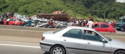 Côte d'Ivoire : Accident survenu dimanche  sur la voie express Adjamé-Yopougon, le conducteur du véhicule incriminé n'est pas un agent de Police