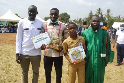 Côte d'Ivoire :    Promotion de l'Excellence à Divo, les meilleurs élèves de tous les établissements publics et privés du CP1 à la terminale primés par le député Famoussa qui invite les enfants à tour