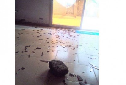 Côte d'Ivoire : Yopougon, jugeant les bruits d'une Église trop excessifs, un médecin en colère brise les vitres du lieu de culte