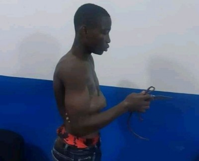 Côte d'Ivoire : San-Pédro, pour tester l'efficacité de son gris-gris, un élève demande à son camarade de le poignarder