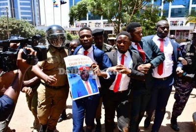 Ouganda : L'opposant Bobi Wine se fait à nouveau arrêté à Kampala