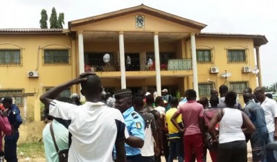 Côte d'Ivoire : Aboisso, le maire dénonce ceux qui ont autorisé la construction de la stèle et décide de porter plainte contre tous les hors la loi