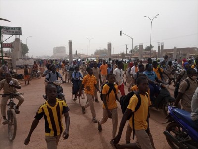 Burkina Faso : Des élèves manifestent contre des réformes scolaires