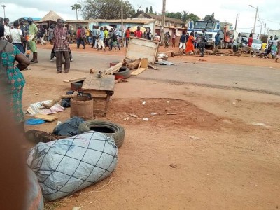 Côte d'Ivoire : Route de Dabou, suite au manque d'eau et de l'électricité, des populations manifestent, la voie barrée