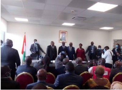 Côte d'Ivoire : Avant son départ des Affaires Maritimes, Philippe Légré présente ses excuses à Amadou Koné