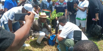 Côte d'Ivoire : Alain Donwahi invite les Ivoiriens à s'approprier l'opération «1 jour 50 millions d'arbres. »
