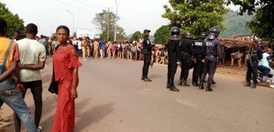 Côte d'Ivoire : Man, chaude journée dans la ville, un taxi percute des élèves et tue un sur place, des routes barrées et des véhicules saccagés