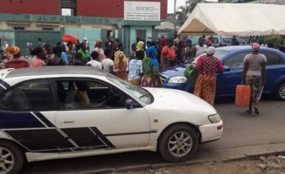 Côte d'Ivoire : Yopougon, privés d'eau depuis des jours ils manifestent devant le siège de la Sodeci