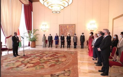 Côte d'Ivoire : Présentation des lettres de créance des nouveaux Ambassadeurs, Ouattara plaide pour le retour du Service Visa de l'Ambassade du Canada