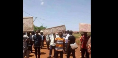 Côte d'Ivoire : Bayota, des instituteurs manifestent pour protester contre la sorcellerie en milieu scolaire