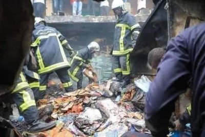Côte d'Ivoire : Adjamé, un incendie ravage le célèbre marché Roxy, nid du trafic de faux médicaments