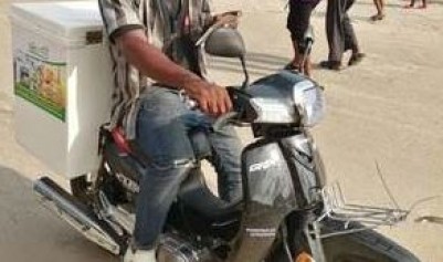 Côte d'Ivoire : Les livreurs à moto se disent être la cible de gangs spécialisés dans le vol à l'arraché