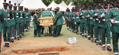 Nigeria :  Le chef de l'Armée Attahiru et 10 autres inhumés à Abuja, enquêtes sur l'accident