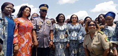 Côte d'Ivoire : « Fille de gendarme », Mariatou Koné aux côtés des épouses d'hommes de la maréchaussée à Bouaké pour la fête des mères