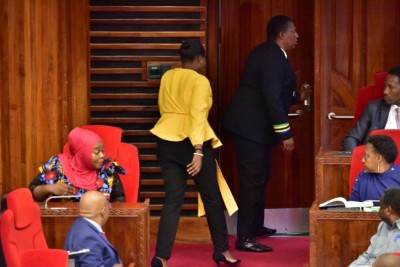 Tanzanie : Une députée expulsée du parlement pour avoir porté un pantalon jugé « trop serré »