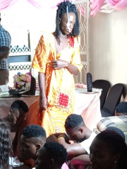Ouganda : 44 personnes arrêtées lors d'un mariage gay, des préservatifs récupérés