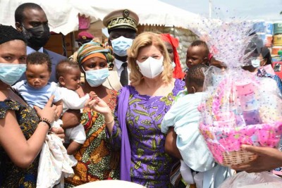 Côte d'Ivoire : Fête des mères 2021, la Première Dame Dominique Ouattara  inonde les femmes de Bingerville de cadeaux