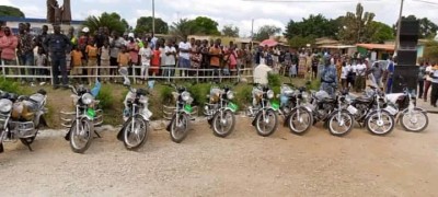 Côte d'Ivoire : Béoumi, pour leur mobilité, chefs et guides religieux reçoivent des motos du Dircab Oka Séraphin, les femmes non ignorées